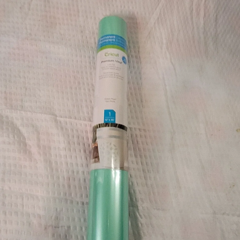 Cricut Premium Vinyl Permanent Glossy Green Pearl 12x48 Adhesive Roll‎ NEW